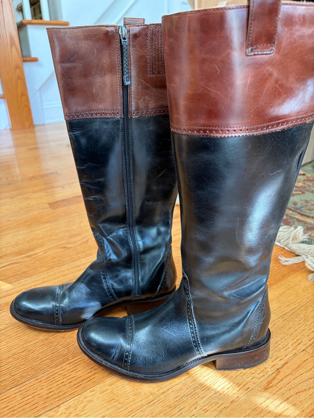 Charlie 1 Horse Two-Tone Brown
Leather Riding Boots
Handcrafted In Brazil sz 6 B